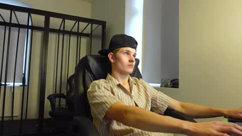 Snapshot of eric_poston chatting on October 10, 12:15 pm online show from October 10, 12:15 pm