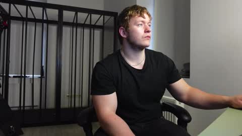 Snapshot of eric_poston chatting on October 11, 5:28 am online show from October 11, 5:28 am