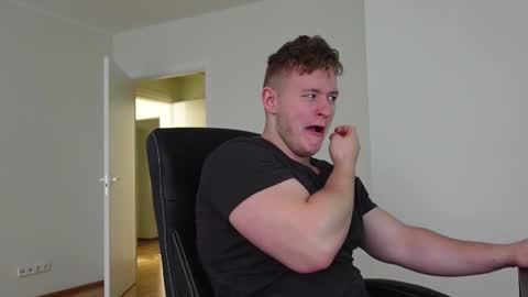 Snapshot of eric_poston chatting on October 21, 6:36 am online show from October 21, 6:36 am