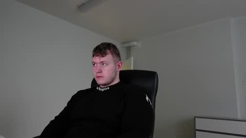 Snapshot of eric_poston chatting on October 27, 1:26 pm online show from October 27, 1:26 pm