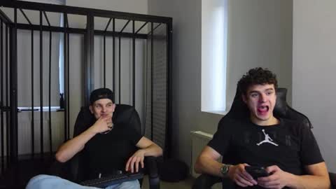 Snapshot of eric_poston chatting on October 29, 2:30 pm online show from October 29, 2:30 pm