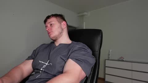 Snapshot of eric_poston chatting on November 3, 7:31 am online show from November 3, 7:31 am