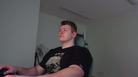 Snapshot of eric_poston chatting on November 9, 6:44 am online show from November 9, 6:44 am