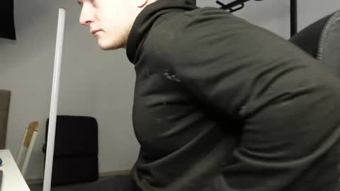 Snapshot of eric_poston chatting on November 11, 11:21 am online show from November 11, 11:21 am