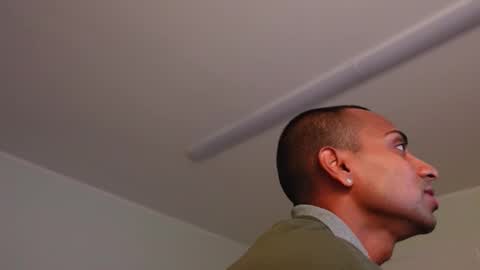 Snapshot of eric_poston chatting on November 23, 7:35 pm online show from November 23, 7:35 pm