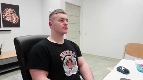 Snapshot of eric_poston chatting on November 25, 7:36 pm online show from November 25, 7:36 pm