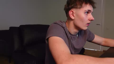 Snapshot of eric_poston chatting on November 28, 6:21 pm online show from November 28, 6:21 pm