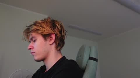 Snapshot of eric_poston chatting on November 29, 9:12 am online show from November 29, 9:12 am