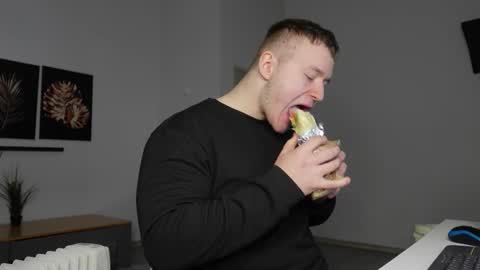 Snapshot of eric_poston chatting on December 2, 1:17 pm online show from December 2, 1:17 pm