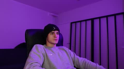 Snapshot of eric_poston chatting on December 3, 2:04 pm online show from December 3, 2:04 pm