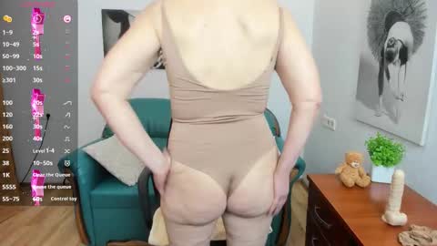 Snapshot of erica_edmonton chatting on October 23, 6:23 am eRICA eDMONTON online show from October 23, 6:23 am