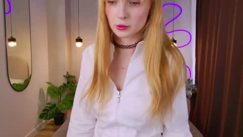 Vivian  online show from August 5, 7:33 am