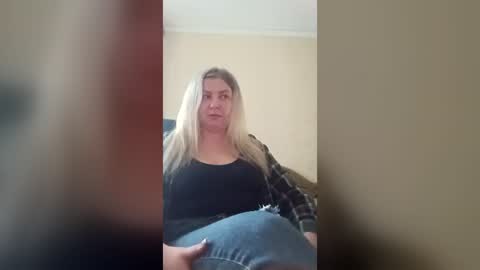 Snapshot of erica_thompson chatting on June 12, 2:27 pm Erica online show from June 12, 2:27 pm