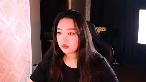 Snapshot of erica_wayne chatting on November 20, 9:20 am Erica Wayne online show from November 20, 9:20 am