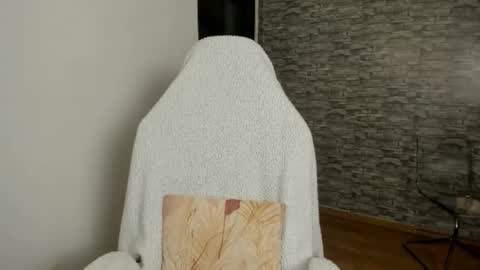 Snapshot of erica_xoo chatting on November 29, 8:17 am Riaaa online show from November 29, 8:17 am