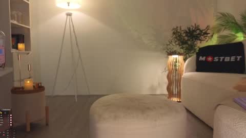 Snapshot of ericamiracle15 chatting on December 8, 12:18 am Call me Erica online show from December 8, 12:18 am