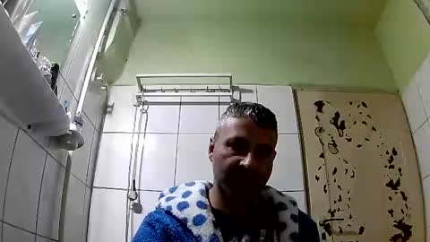 Snapshot of ericboy32 chatting on December 9, 2:56 am eric online show from December 9, 2:56 am