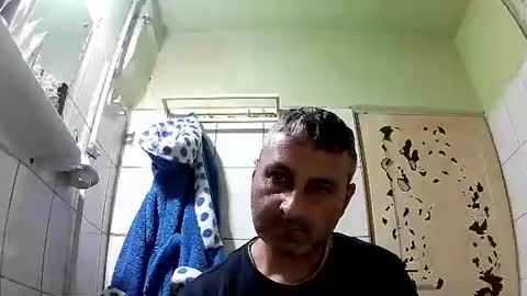 Snapshot of ericboy32 chatting on December 9, 7:17 am eric online show from December 9, 7:17 am