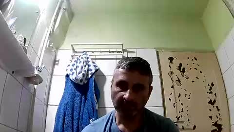 Snapshot of ericboy32 chatting on December 24, 12:11 am eric online show from December 24, 12:11 am