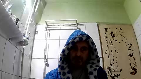 Snapshot of ericboy32 chatting on January 3, 12:43 am eric online show from January 3, 12:43 am