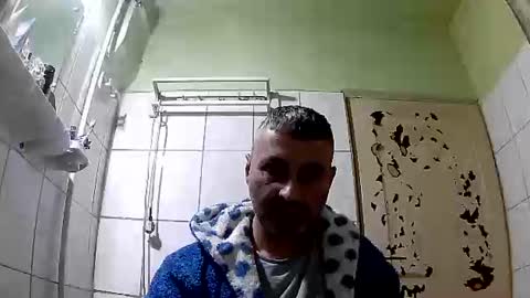 Snapshot of ericboy32 chatting on January 4, 1:10 am eric online show from January 4, 1:10 am