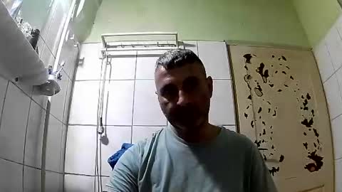 Snapshot of ericboy32 chatting on January 4, 4:12 am eric online show from January 4, 4:12 am