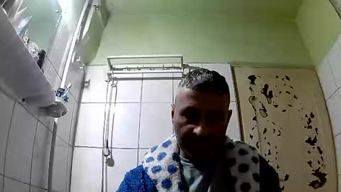 Snapshot of ericboy32 chatting on January 4, 5:58 pm eric online show from January 4, 5:58 pm