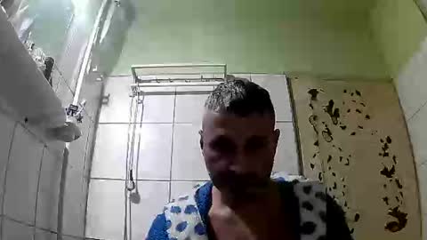 Snapshot of ericboy32 chatting on January 4, 8:59 pm eric online show from January 4, 8:59 pm