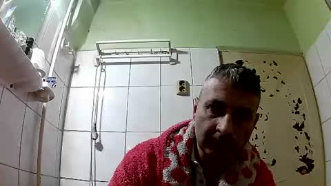 Snapshot of ericboy32 chatting on January 6, 11:29 am eric online show from January 6, 11:29 am