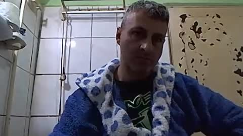 Snapshot of ericboy32 chatting on January 14, 6:49 pm eric online show from January 14, 6:49 pm