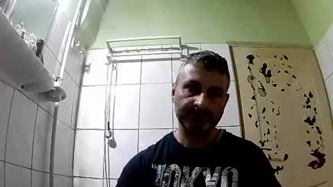 Snapshot of ericboy32 chatting on January 19, 11:32 pm eric online show from January 19, 11:32 pm