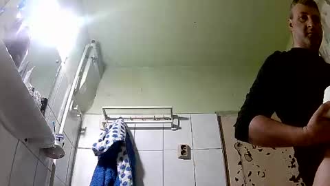 Snapshot of ericboy32 chatting on January 24, 4:48 am eric online show from January 24, 4:48 am