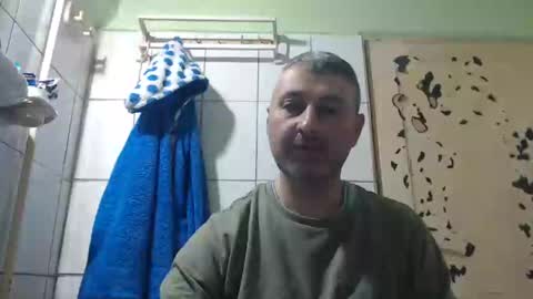 Snapshot of ericboy32 chatting on February 28, 3:26 pm eric online show from February 28, 3:26 pm