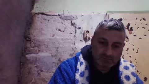 Snapshot of ericboy32 chatting on December 14, 5:18 pm eric online show from December 14, 5:18 pm