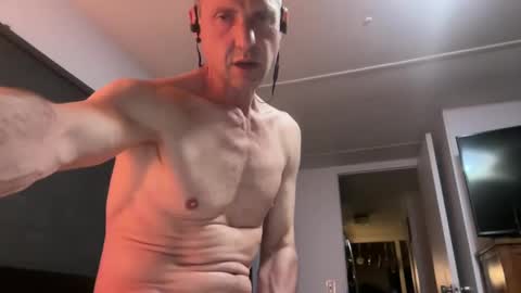 Snapshot of ericgene chatting on October 1, 12:27 am skoooozle online show from October 1, 12:27 am