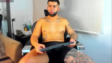 Snapshot of erick_blake_ chatting on May 15, 3:57 am my online show from May 15, 3:57 am