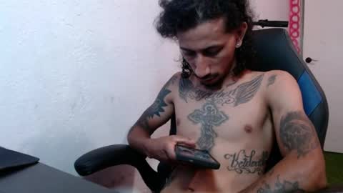 Snapshot of erick_martinezz chatting on August 2, 12:42 am erick online show from August 2, 12:42 am