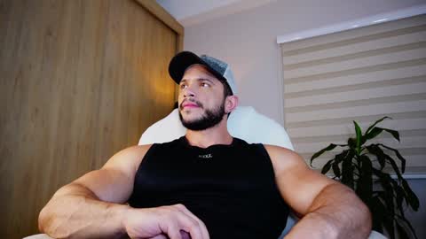 Snapshot of erick_thompson chatting on December 16, 10:24 pm Erick Thompson online show from December 16, 10:24 pm