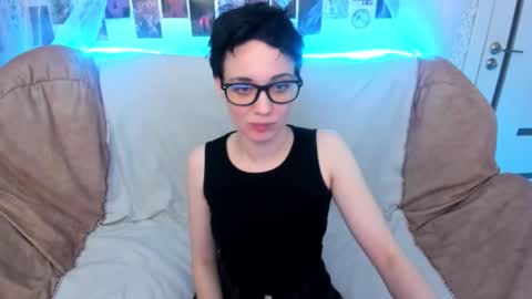 Snapshot of erickafetish chatting on December 17, 11:49 am Ericka online show from December 17, 11:49 am