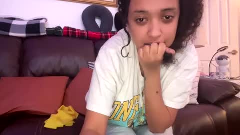 Snapshot of erik339102554 chatting on December 24, 3:37 pm Lea Erik online show from December 24, 3:37 pm