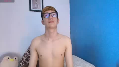 Snapshot of erik_golden_ chatting on July 10, 9:06 pm I am Erik online show from July 10, 9:06 pm