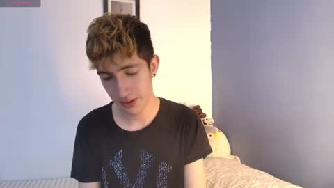 Snapshot of erik_golden_ chatting on July 14, 8:36 pm I am Erik online show from July 14, 8:36 pm