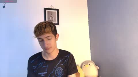 Snapshot of erik_golden_ chatting on July 16, 8:37 pm I am Erik online show from July 16, 8:37 pm