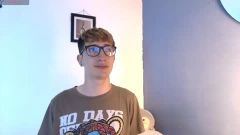 Snapshot of erik_golden_ chatting on July 21, 1:08 am I am Erik online show from July 21, 1:08 am