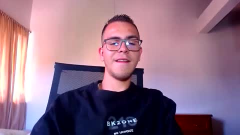 Snapshot of erik_rodriguez chatting on September 14, 8:30 pm Erik rodriguez online show from September 14, 8:30 pm