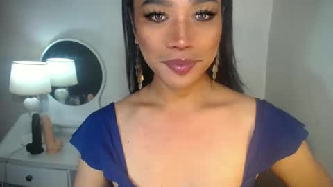 erika_madrigal online show from September 18, 10:12 pm