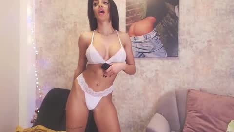 Snapshot of erikabeee1 chatting on January 24, 6:46 am Erikabeee online show from January 24, 6:46 am