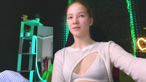 Snapshot of erikabrian chatting on December 28, 1:50 am erikabrian online show from December 28, 1:50 am