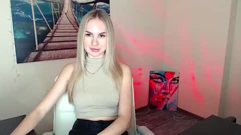 Snapshot of erikagavin chatting on October 17, 10:29 am Erika online show from October 17, 10:29 am