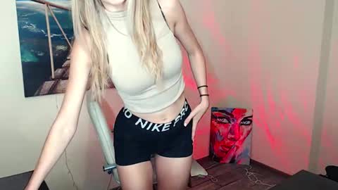 Snapshot of erikagavin chatting on October 25, 1:18 pm Erika online show from October 25, 1:18 pm